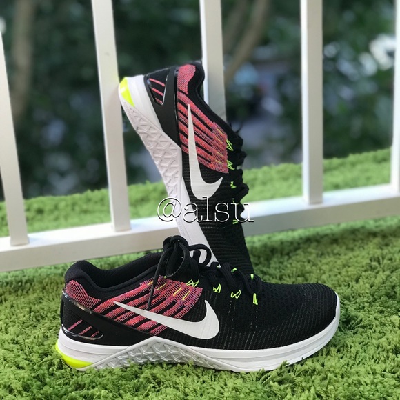 Nike Shoes - NWT Nike Metcon DSX Flyknit Black WMNS